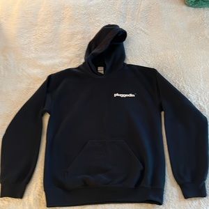 Gildan Pluggedin Black Sweatshirt Size Small!